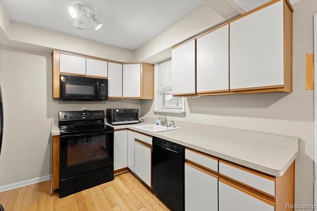 4175 Motorway Drive, Waterford, MI 48328