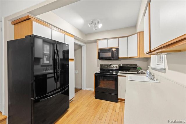 4175 Motorway Drive, Waterford, MI 48328