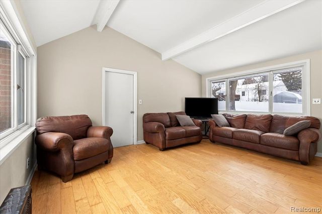 4175 Motorway Drive, Waterford, MI 48328