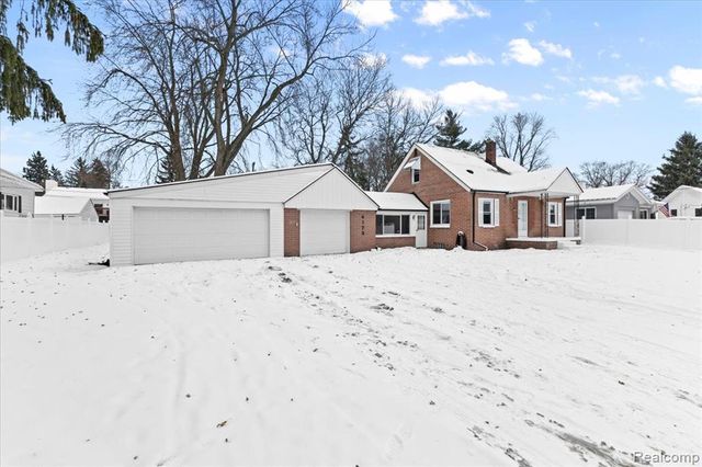 4175 Motorway Drive, Waterford, MI 48328