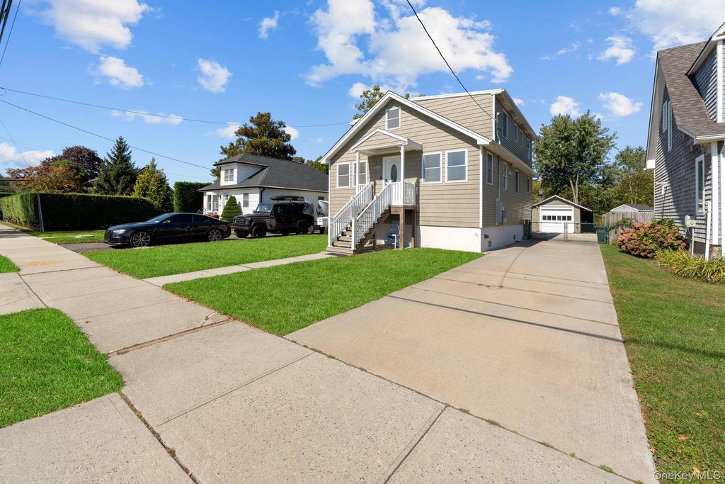 109 Laurel Street, Patchogue, NY 11772 — photo 2