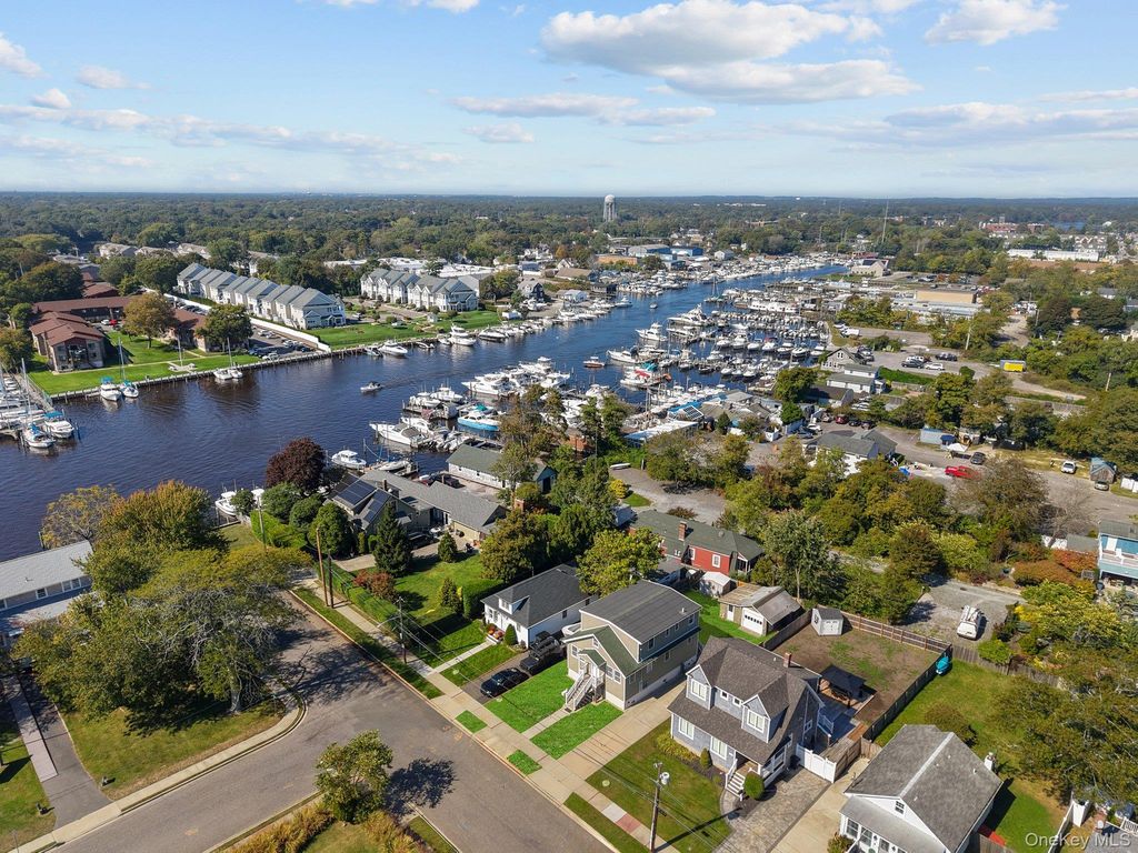 109 Laurel Street, Patchogue, NY 11772 — photo 4