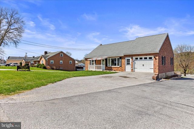 113 CHURCH ST, Seven Valleys, PA 17360