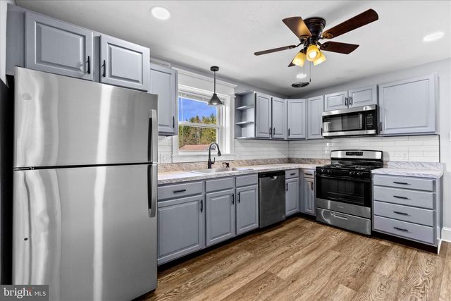 113 CHURCH ST, Seven Valleys, PA 17360
