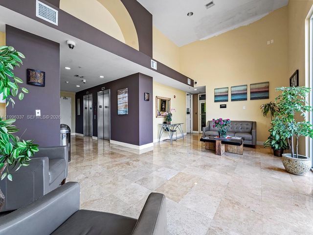 215 SW 42nd Ave PH07, Miami, FL 33134