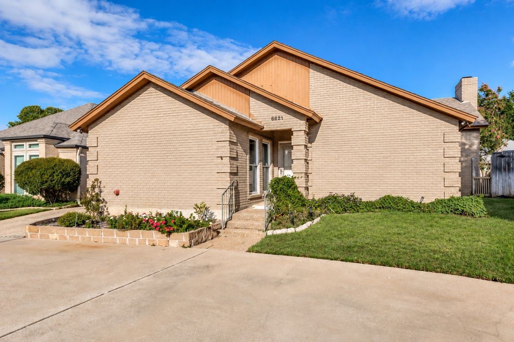 5821 Ridgerock Court, Fort Worth, TX 76132 — exterior