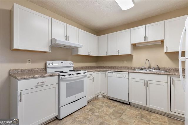 375 Dixie Court, Lawrenceville, GA 30046