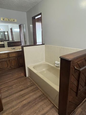 10501 Cecilia Drive, Oklahoma City, OK 73162