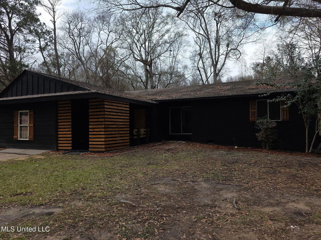 2815 Hillside Drive, Hattiesburg, MS 39401