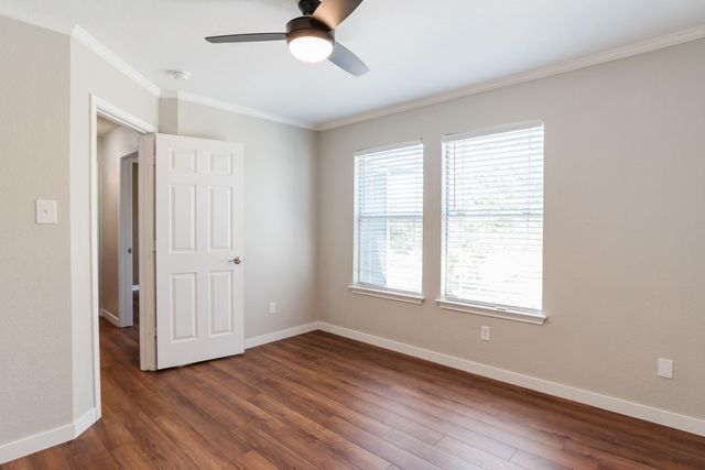 532 Sampson, Kyle, TX 78640