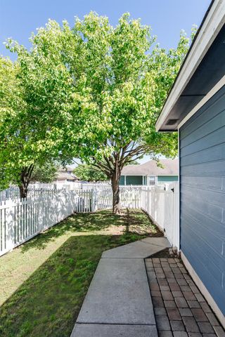 532 Sampson, Kyle, TX 78640