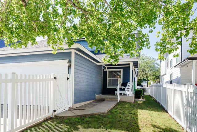 532 Sampson, Kyle, TX 78640