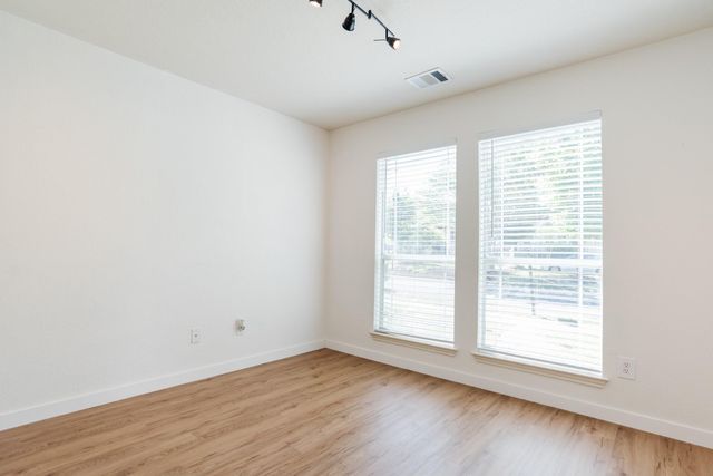 532 Sampson, Kyle, TX 78640
