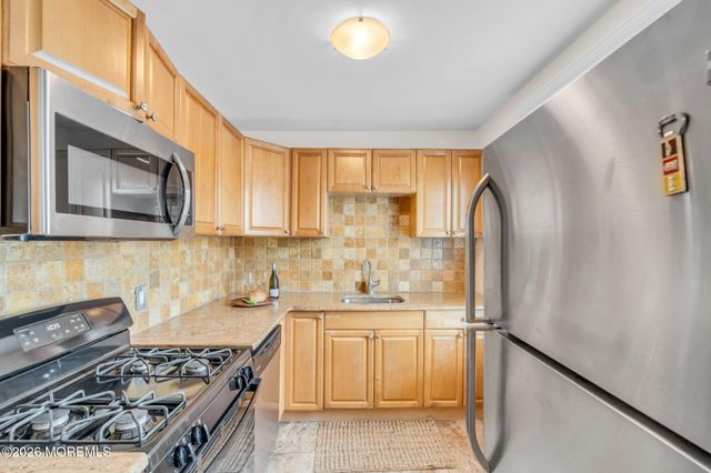 302 Deal Lake Drive 19, Asbury Park, NJ 07712