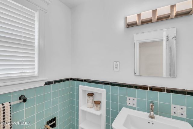 302 Deal Lake Drive 19, Asbury Park, NJ 07712