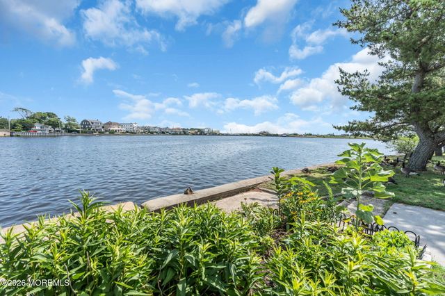 302 Deal Lake Drive 19, Asbury Park, NJ 07712