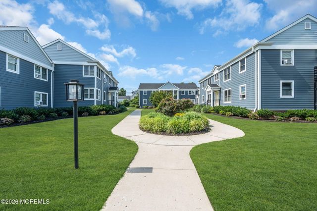 302 Deal Lake Drive 19, Asbury Park, NJ 07712