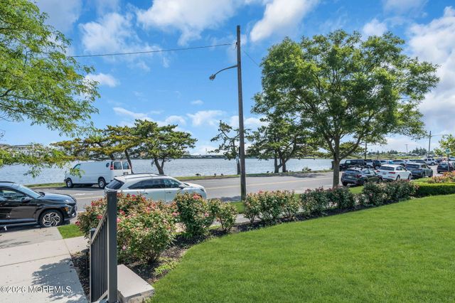 302 Deal Lake Drive 19, Asbury Park, NJ 07712