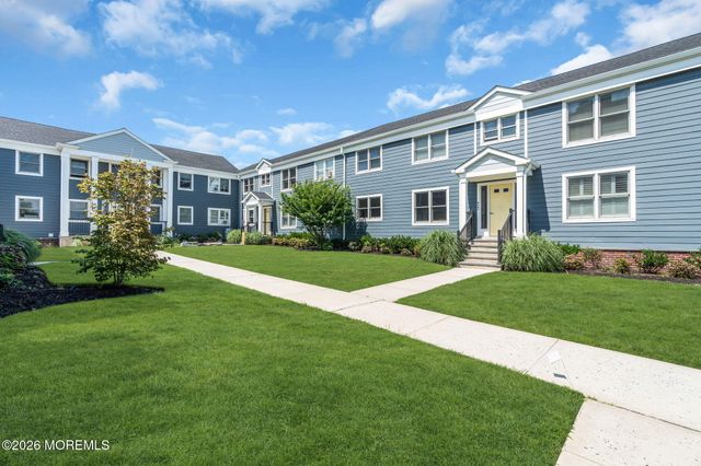 302 Deal Lake Drive 19, Asbury Park, NJ 07712