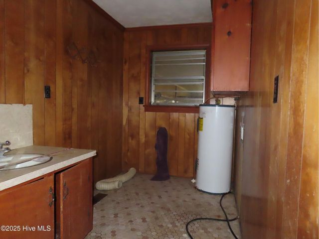 641 W Nc Highway 561 W, Aulander, NC 27805