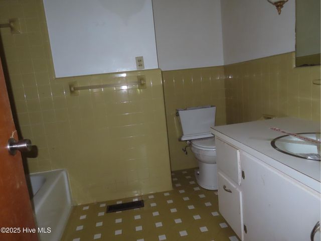 641 W Nc Highway 561 W, Aulander, NC 27805