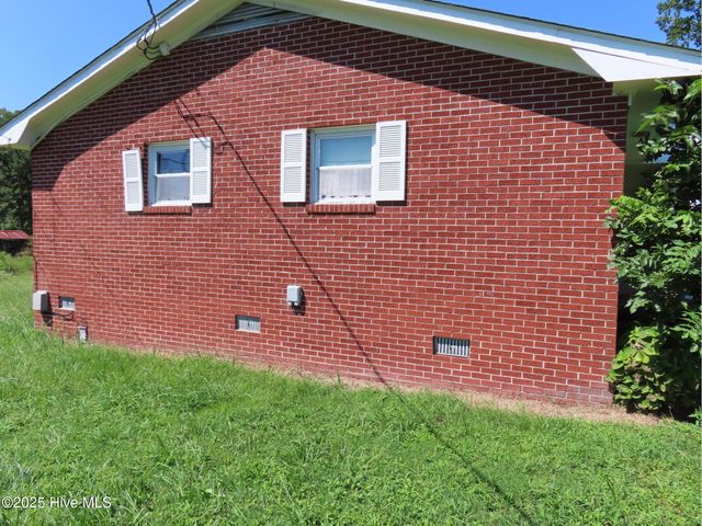 641 W Nc Highway 561 W, Aulander, NC 27805