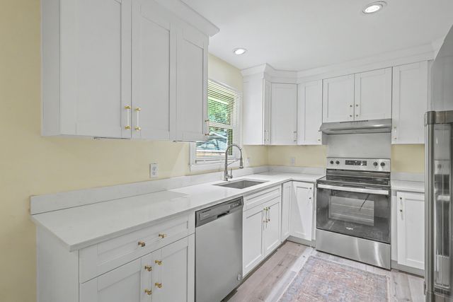 737 Canary Drive, Charleston, SC 29414