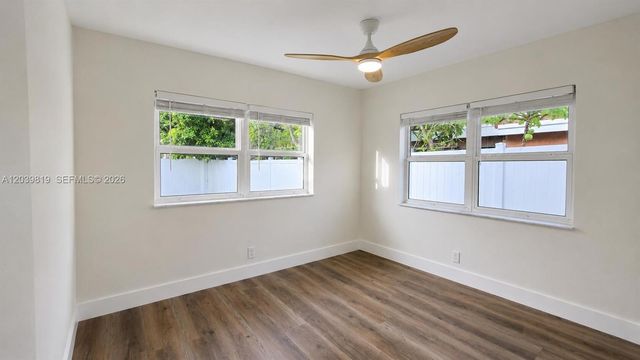 1155 Hayes St, Hollywood, FL 33019