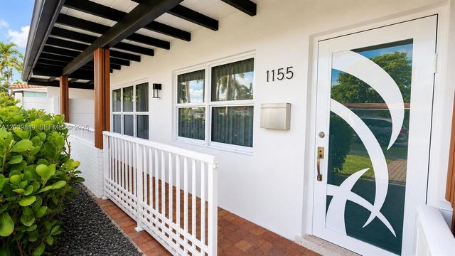 1155 Hayes St, Hollywood, FL 33019
