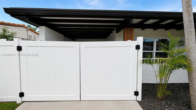 1155 Hayes St, Hollywood, FL 33019