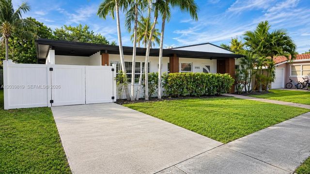 1155 Hayes St, Hollywood, FL 33019