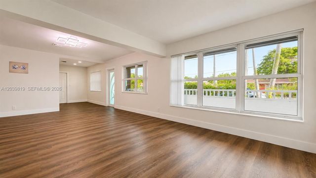 1155 Hayes St, Hollywood, FL 33019