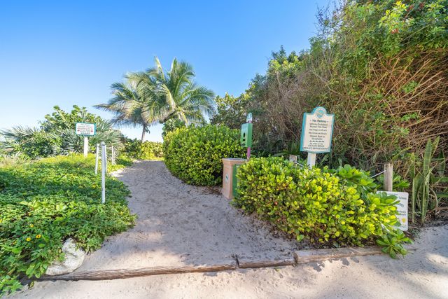 21 Oceanview Drive C, Ocean Ridge, FL 33435