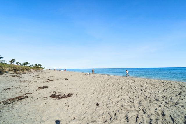 21 Oceanview Drive C, Ocean Ridge, FL 33435