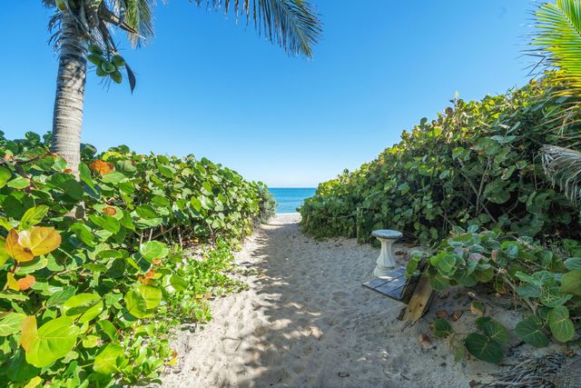 21 Oceanview Drive C, Ocean Ridge, FL 33435