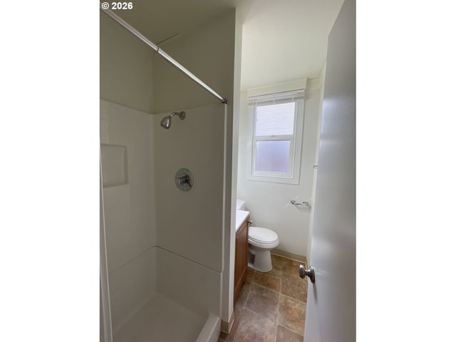 5821 Se KNAPP St, Portland, OR 97206