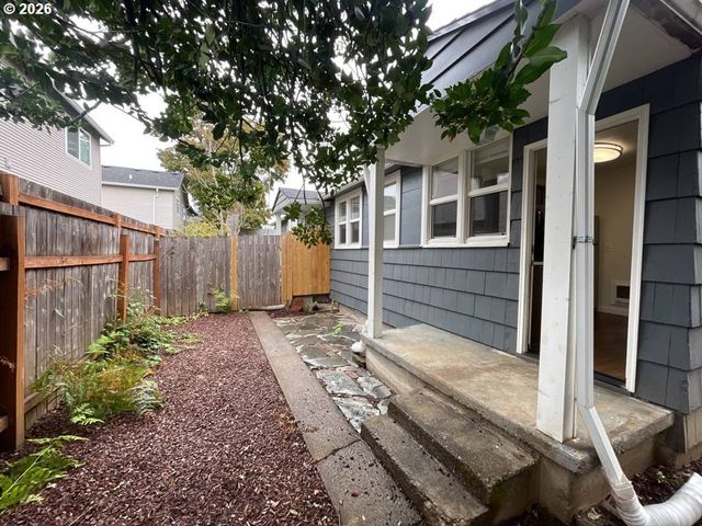 5821 Se KNAPP St, Portland, OR 97206