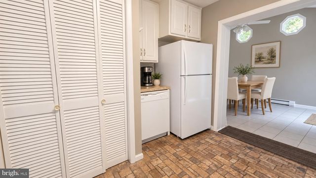 12 ROGERS CIR, Newark, DE 19702