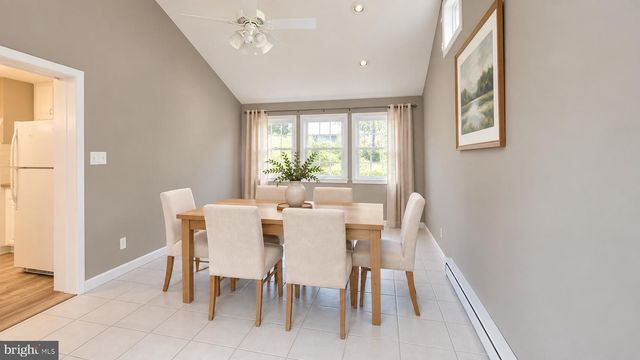 12 ROGERS CIR, Newark, DE 19702