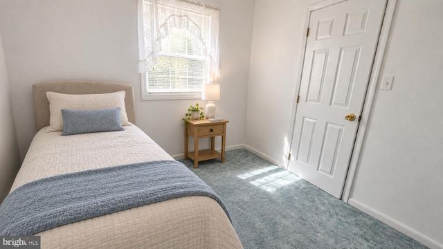 12 ROGERS CIR, Newark, DE 19702