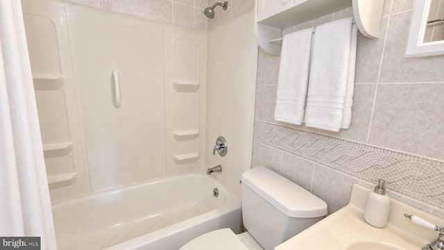 12 ROGERS CIR, Newark, DE 19702