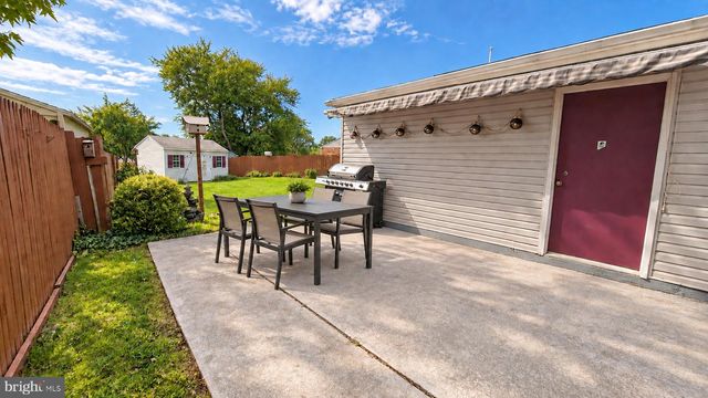 12 ROGERS CIR, Newark, DE 19702