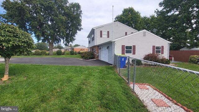 12 ROGERS CIR, Newark, DE 19702