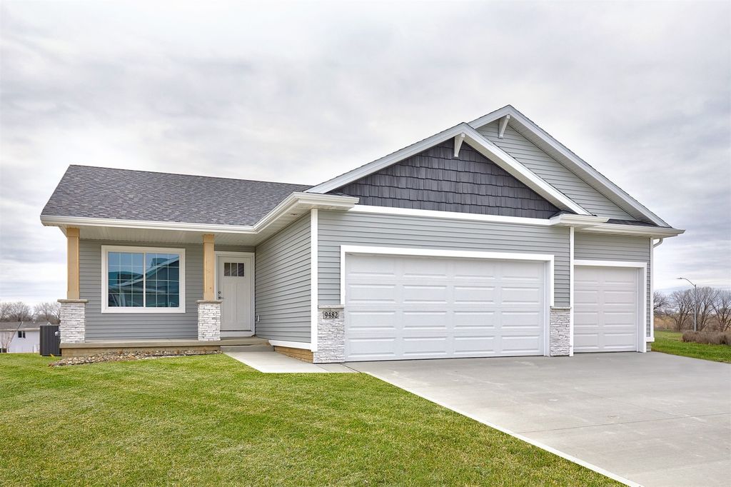 9482 Emilia Lane, West Des Moines, IA 50266