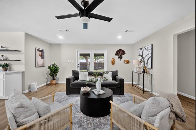3919 Ridgeoak Way, Farmers Branch, TX 75244