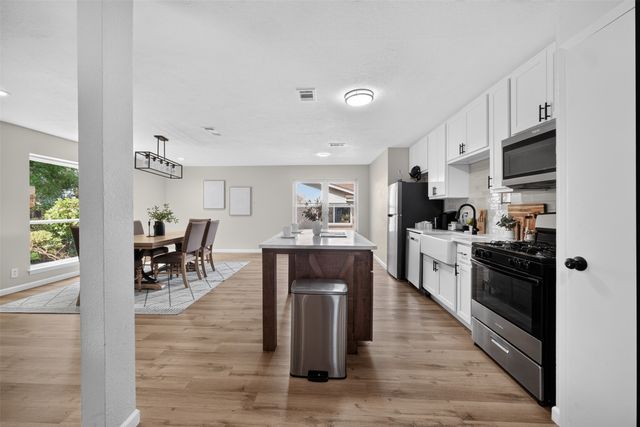 3919 Ridgeoak Way, Farmers Branch, TX 75244