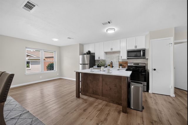 3919 Ridgeoak Way, Farmers Branch, TX 75244