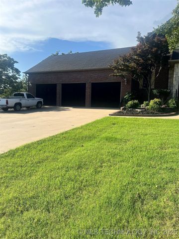 910 Summit Ridge, Mcalester, OK 74501