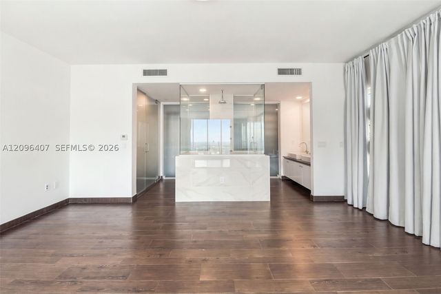 1040 Biscayne Blvd 3704, Miami, FL 33132