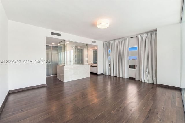 1040 Biscayne Blvd 3704, Miami, FL 33132